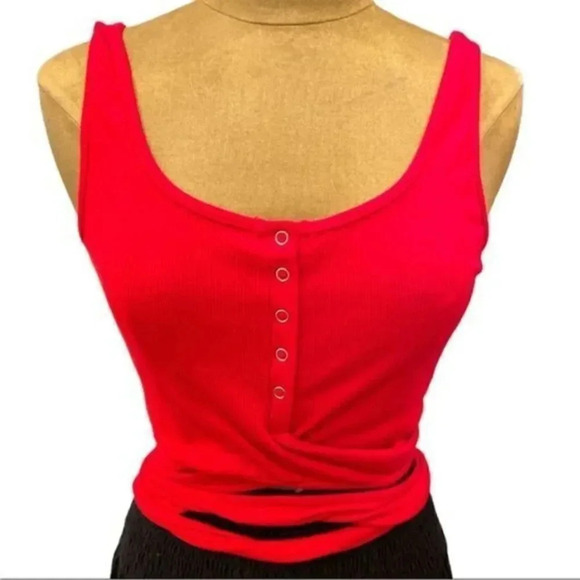 NWOTÂ RIBBED HALF BUTTON TIE AROUND CROP TOPâRED, O/S FITS UP TO 36DDD - Picture 7 of 9